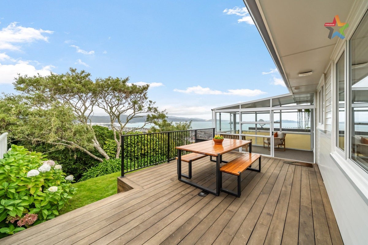 4/30 London Road, Korokoro, Lower Hutt - Carousel 1