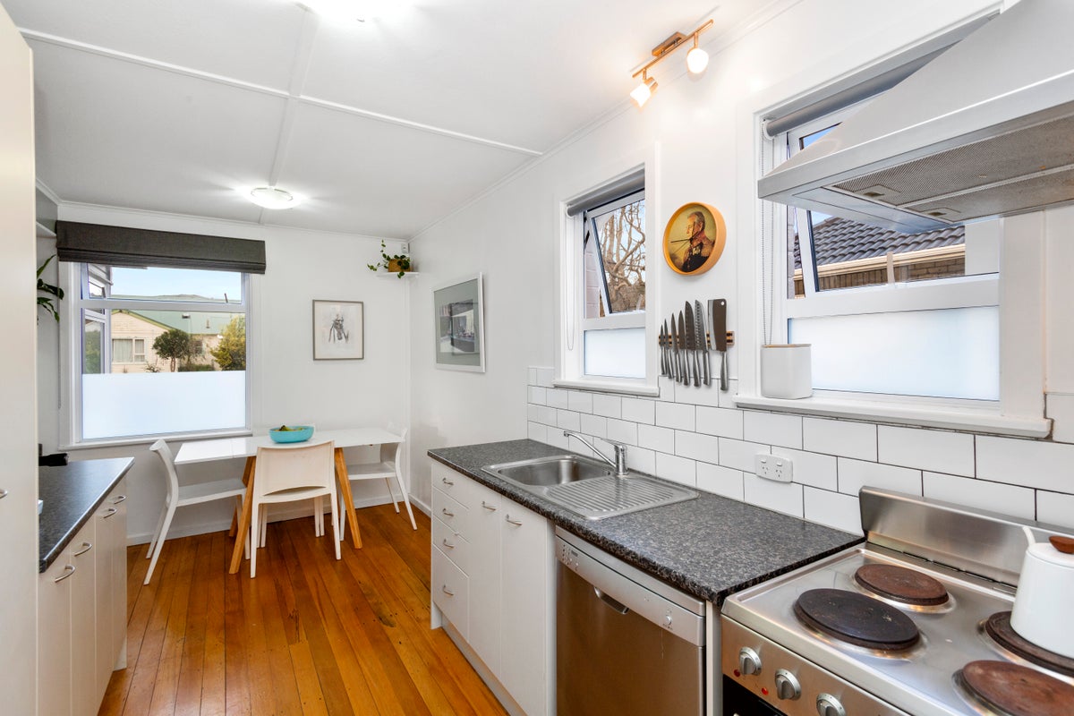 92 Waddington Drive, Naenae, Lower Hutt - Carousel 2