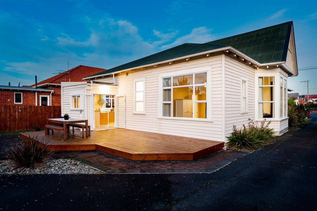 17 Coughtrey Street, Saint Clair, Dunedin - Carousel 1