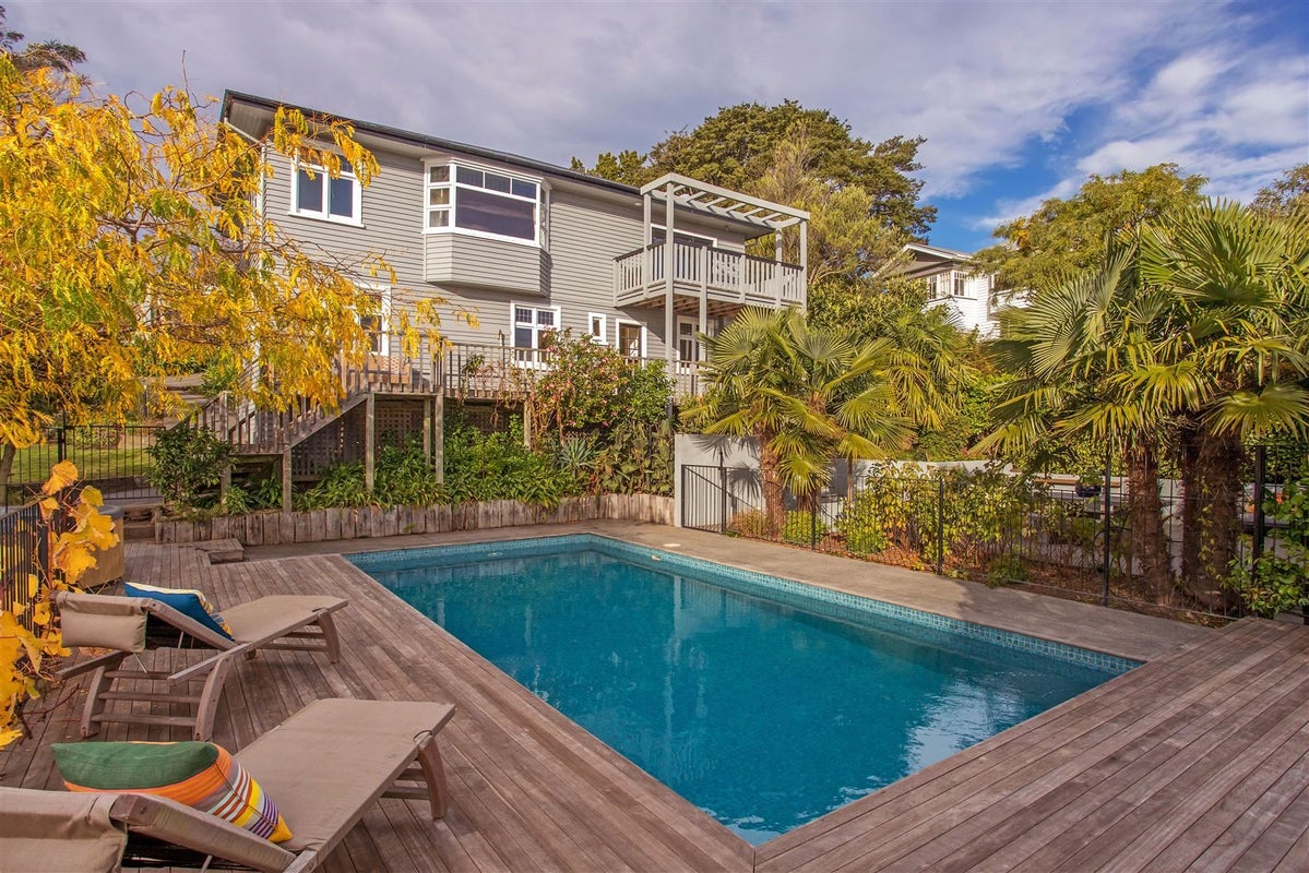 16 Huntsbury Avenue, Huntsbury, Christchurch - Carousel 1