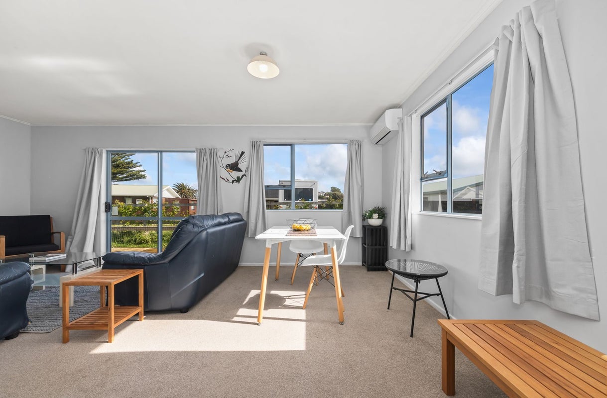 42 Rutherford Drive, Waikanae Beach, Waikanae - Carousel 2