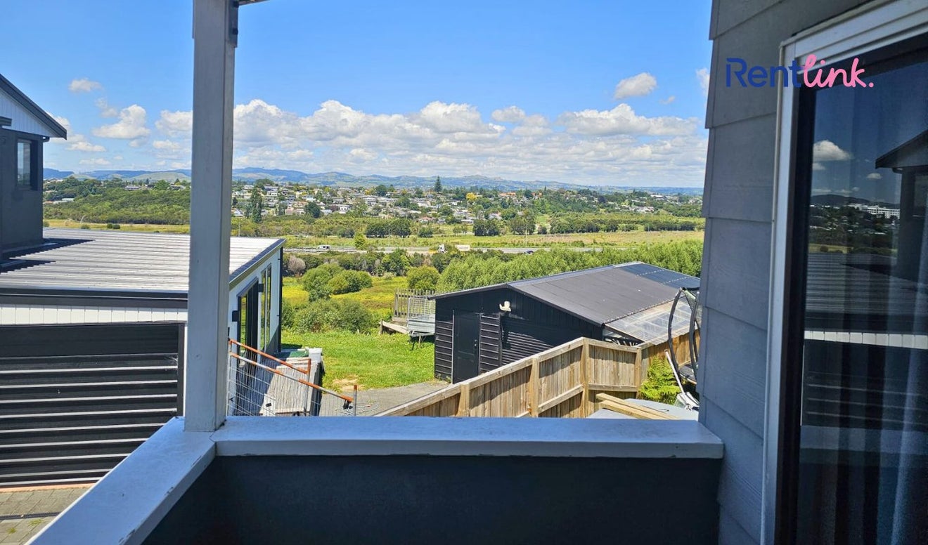 6 Ely Place, Bethlehem, Tauranga - Carousel 1