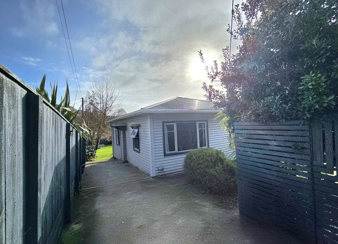 40 Pioneer Road, Moturoa, New Plymouth - Carousel 19