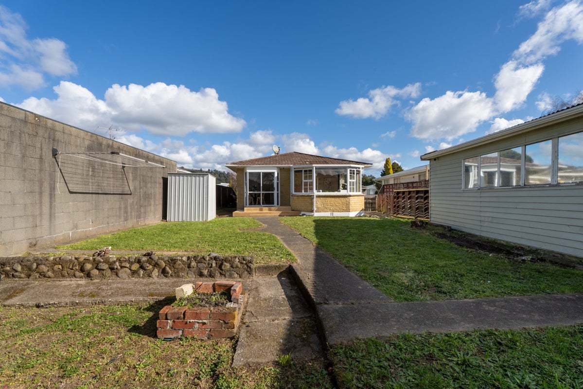 127 Clouston Park Road, Clouston Park, Upper Hutt - Carousel 23