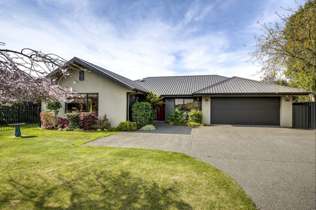 18 Arbuckle Road, Frimley, Hastings - Carousel 1