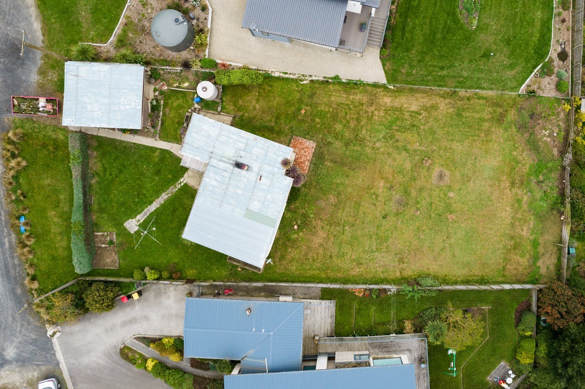 11 Gull Street, Waihola, Milton - Carousel 11