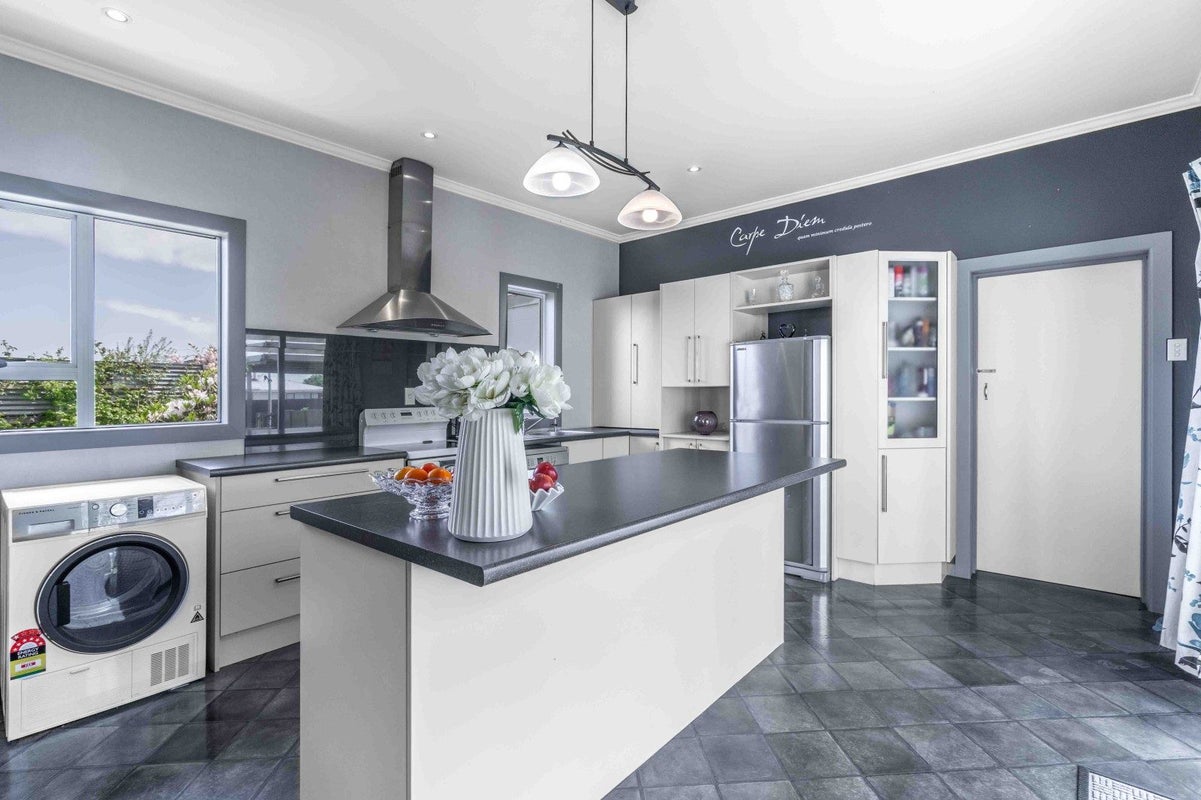 27 Lothian Crescent, Strathern, Invercargill - Carousel 2