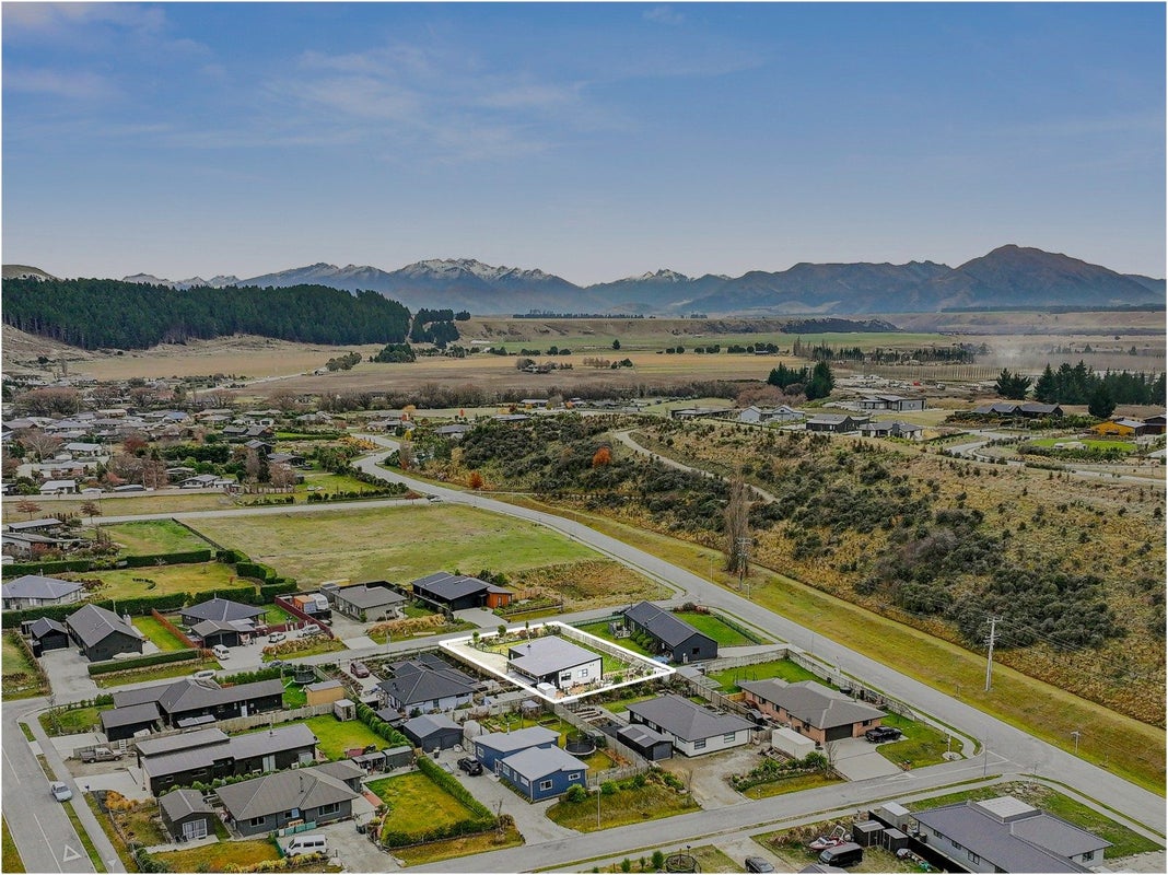 3 Cooper Crescent, Luggate, Wanaka - Carousel 2