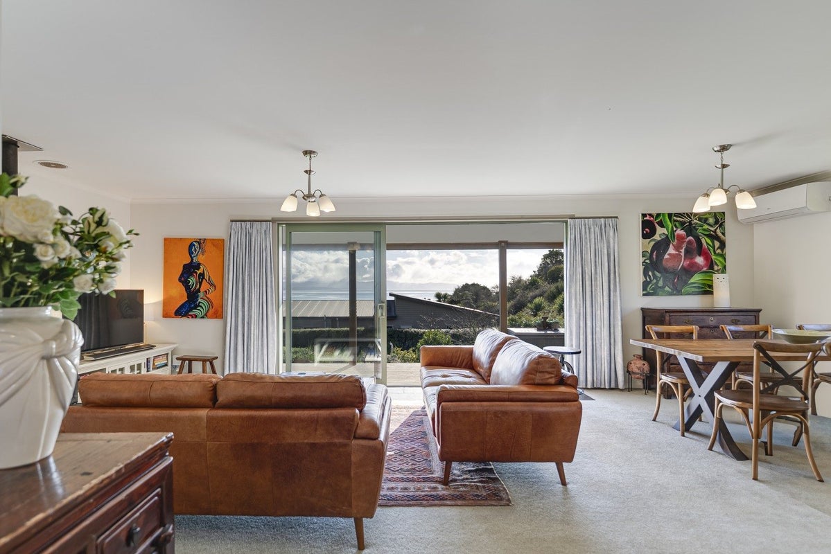 19 Pohutukawa Place, Takaka - Carousel 1