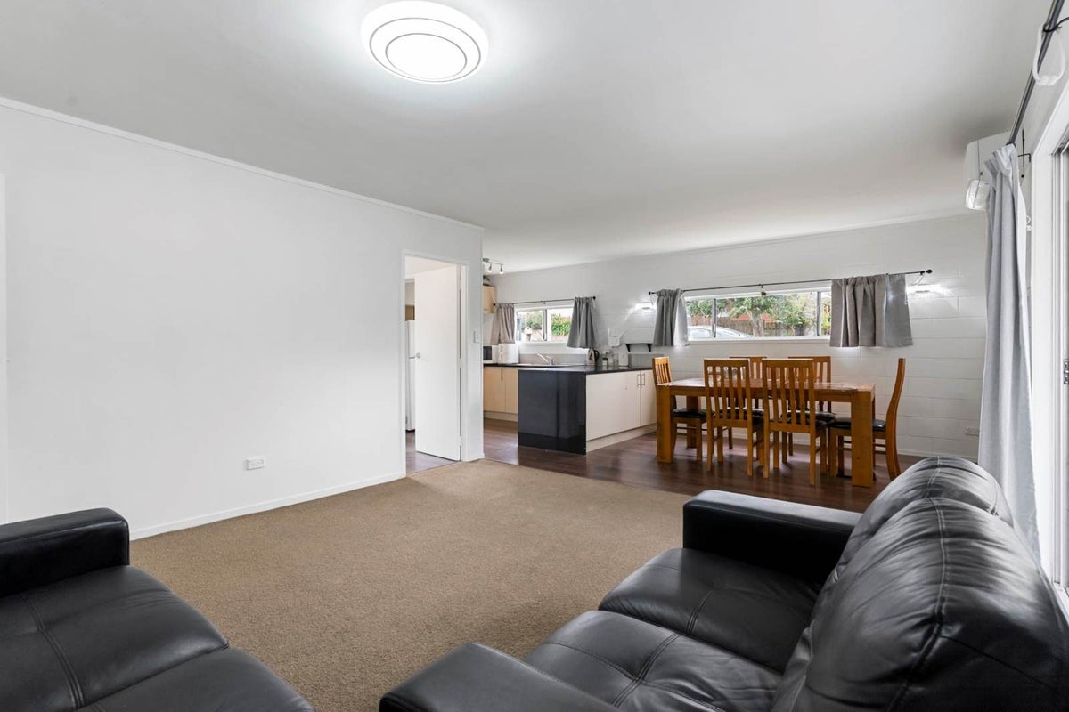 1/207 Sunnynook Road, Wairau Valley, Auckland - Carousel 2