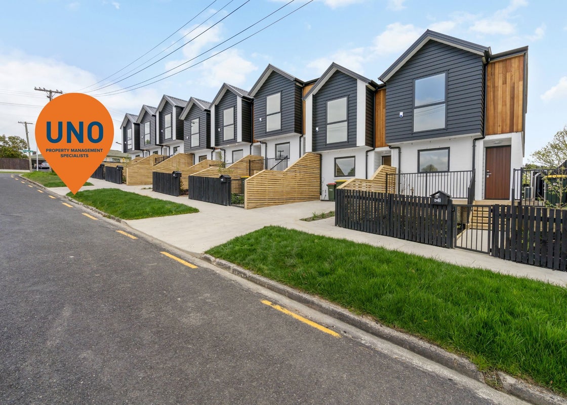 8/2 Windermere Crescent, Blockhouse Bay, Auckland - Carousel 1