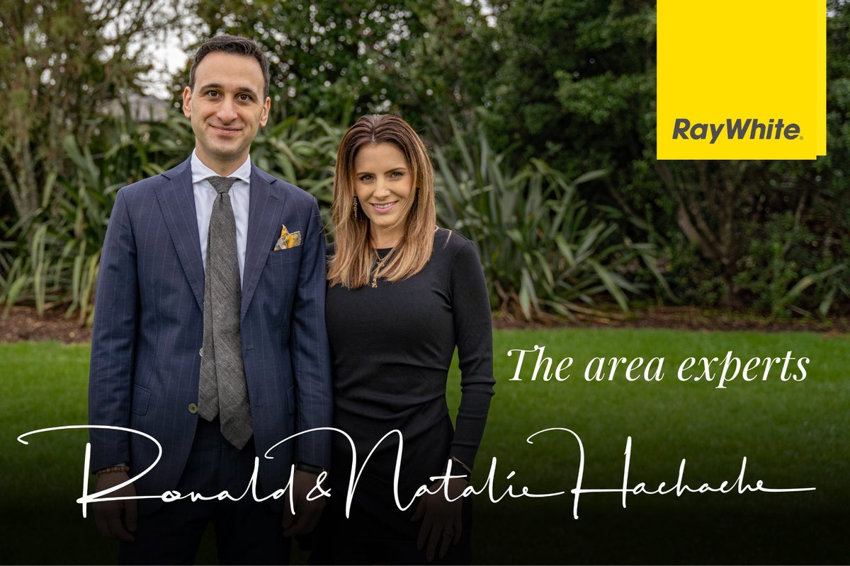 31 Pipitea Place, Massey, Auckland - Carousel 45