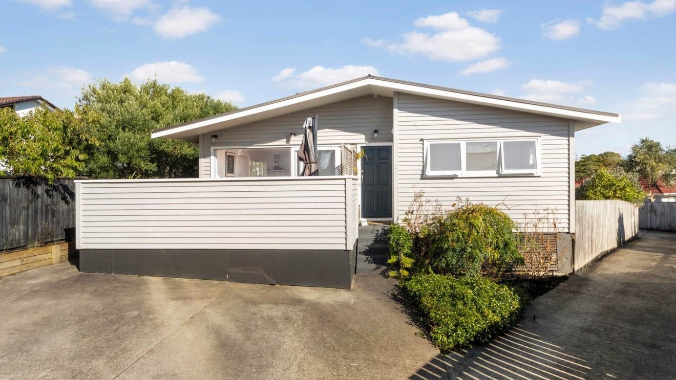 4 Rangitane Place, Lynfield, Auckland - Carousel 1