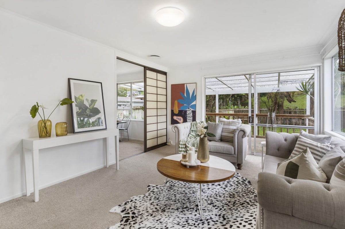 8 Wanita Place, Totara Vale, Auckland - Carousel 2