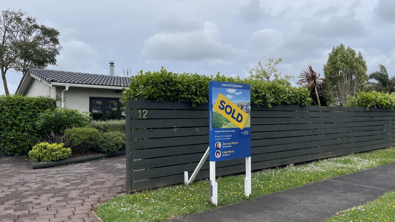 12 Ferry Parade, Herald Island, Auckland - Carousel 1