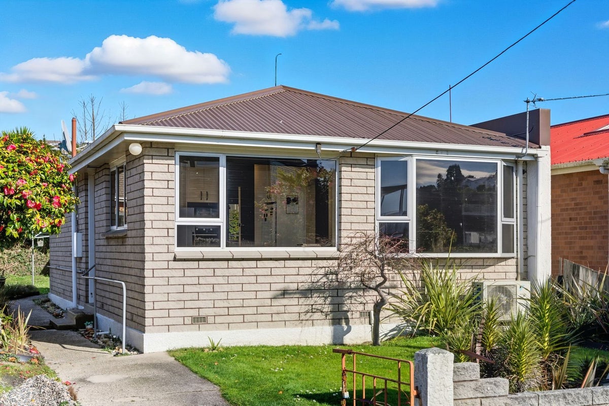 20 Surrey Street, Caversham, Dunedin - Carousel 1