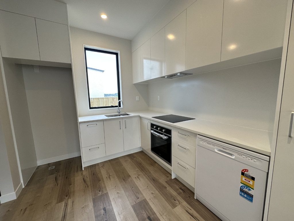 4 Matakohe Road, Westgate, Auckland - Carousel 2