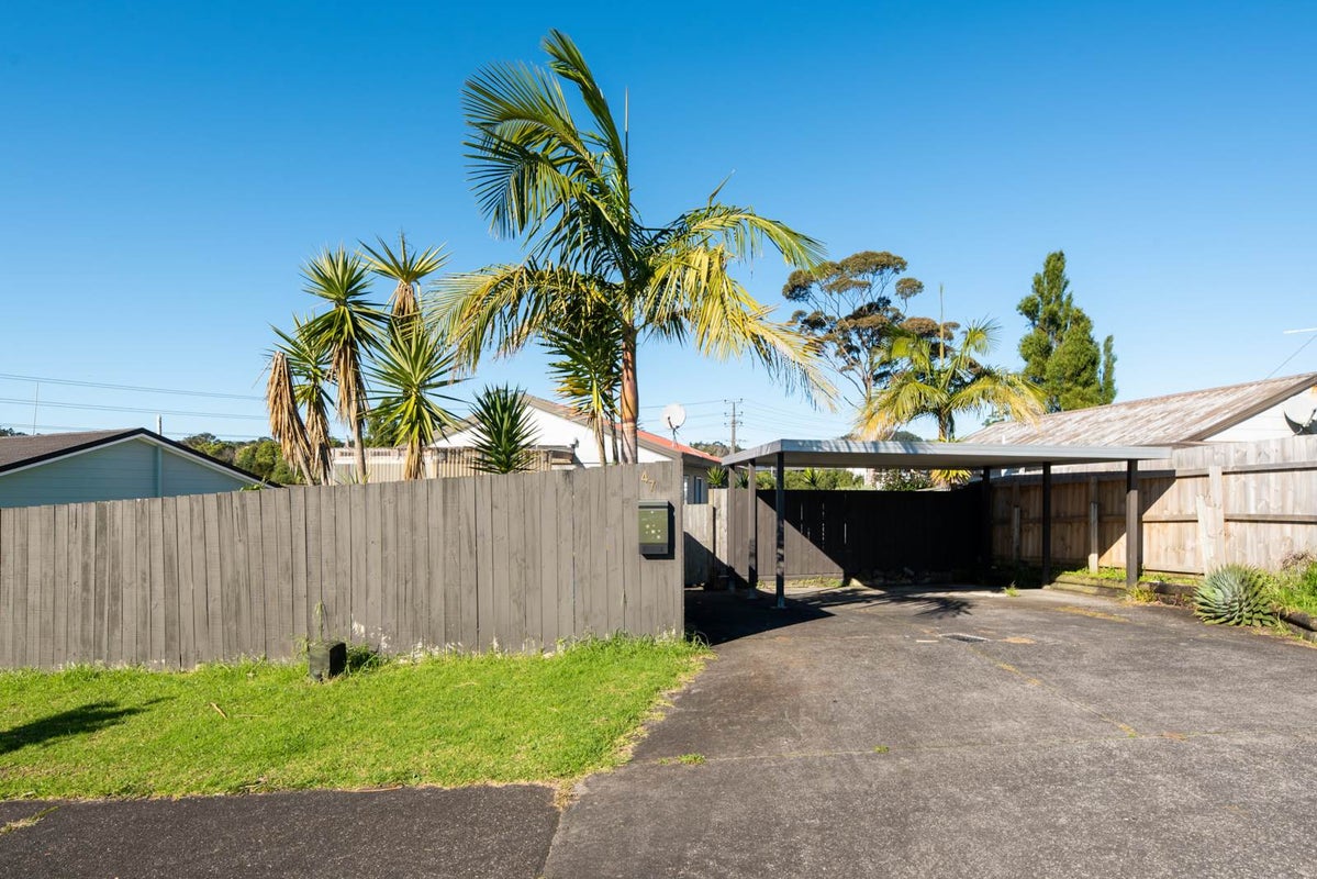 47 Meadowvale Rise, Titirangi, Auckland - Carousel 1