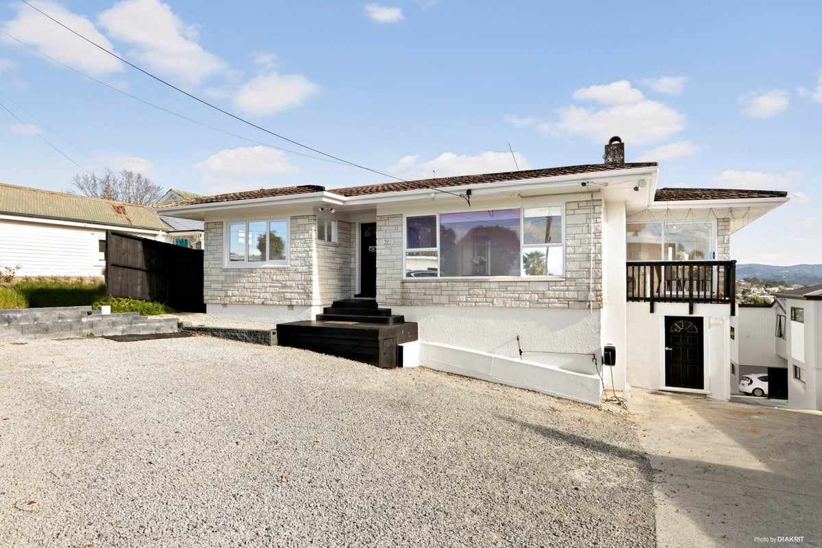 59 Pleasant Road, Glen Eden, Auckland - Carousel 1