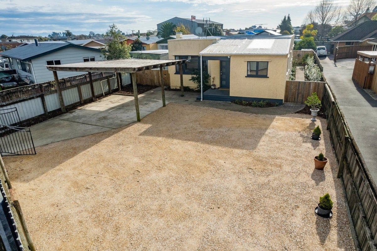 1/8 Parkers Road, Tahunanui, Nelson - Carousel 1