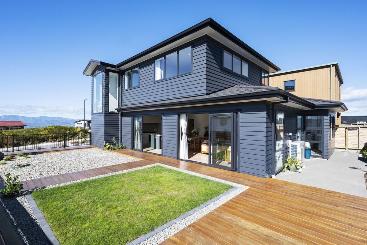 8 Boeing Way, Newlands, Wellington - Carousel 2