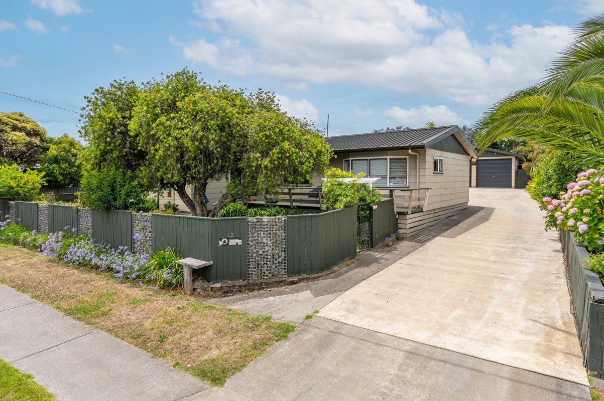 42 Rogers Road, Bay View, Napier - Carousel 1