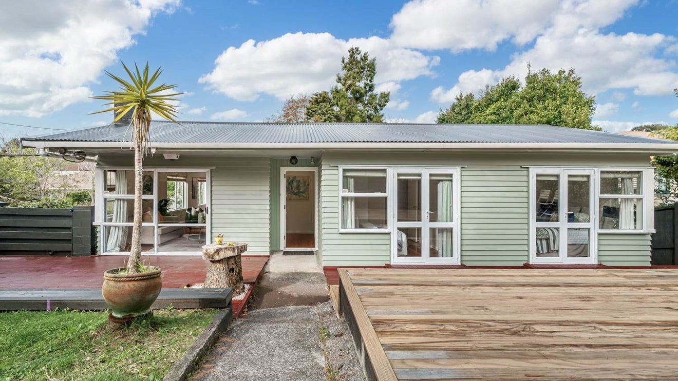 1/10 Rossmore Terrace, Murrays Bay, Auckland - Carousel 1