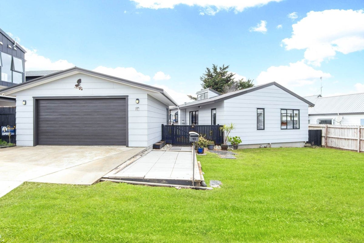 10 Coubray Place, Botany Downs, Auckland - Carousel 1