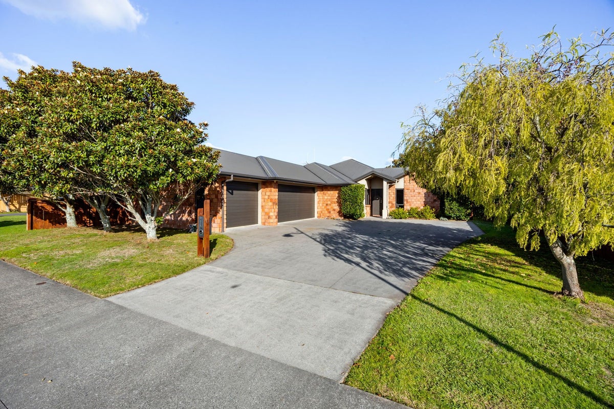41 Aquila Crescent, Rototuna North, Hamilton - Carousel 1