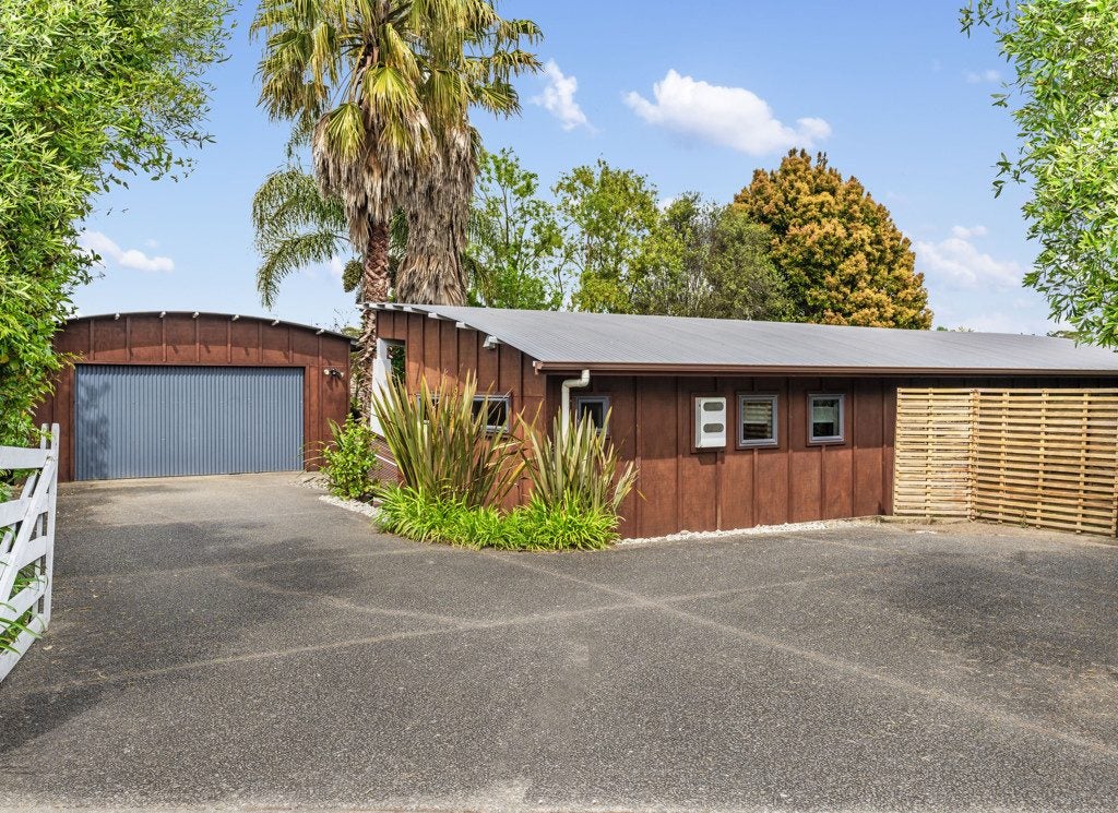 9 Ginders Drive, Massey, Auckland - Carousel 2