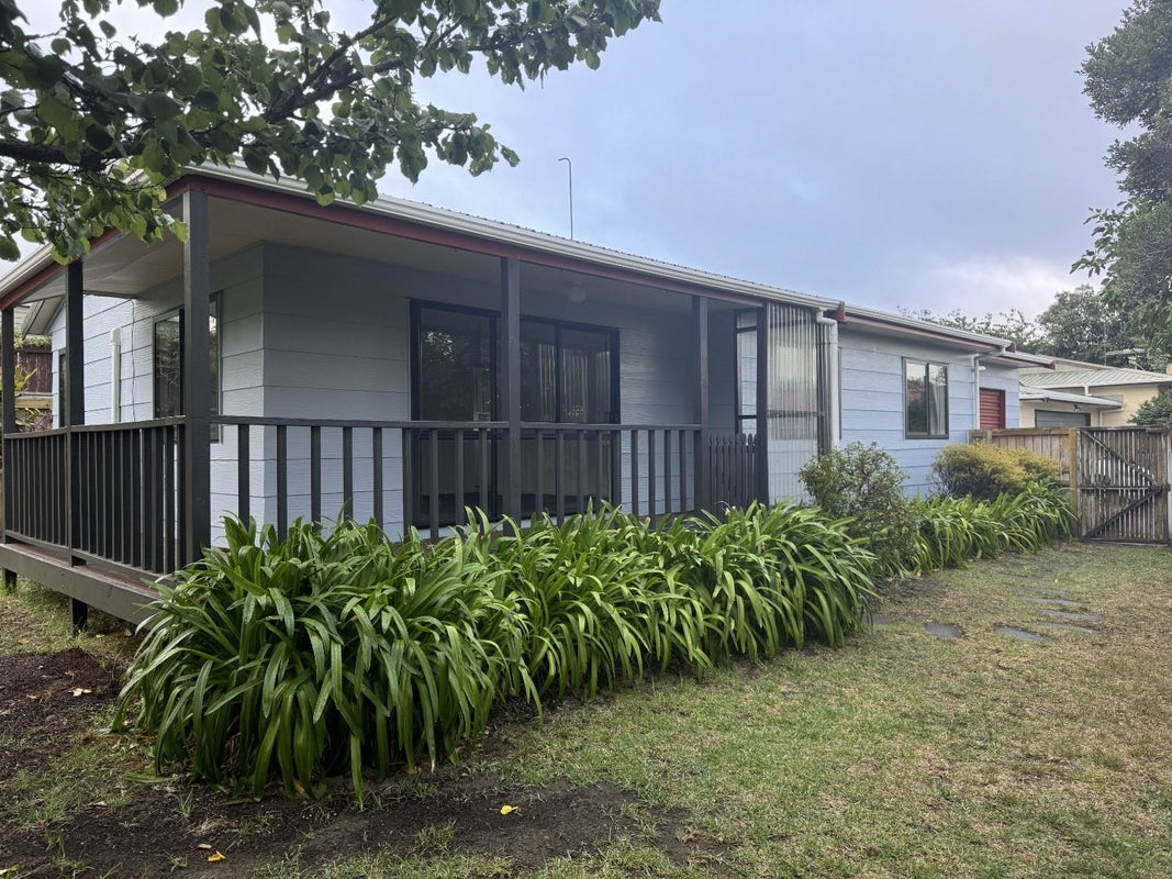 82 Queens Road, Waikanae Beach, Waikanae - Carousel 1