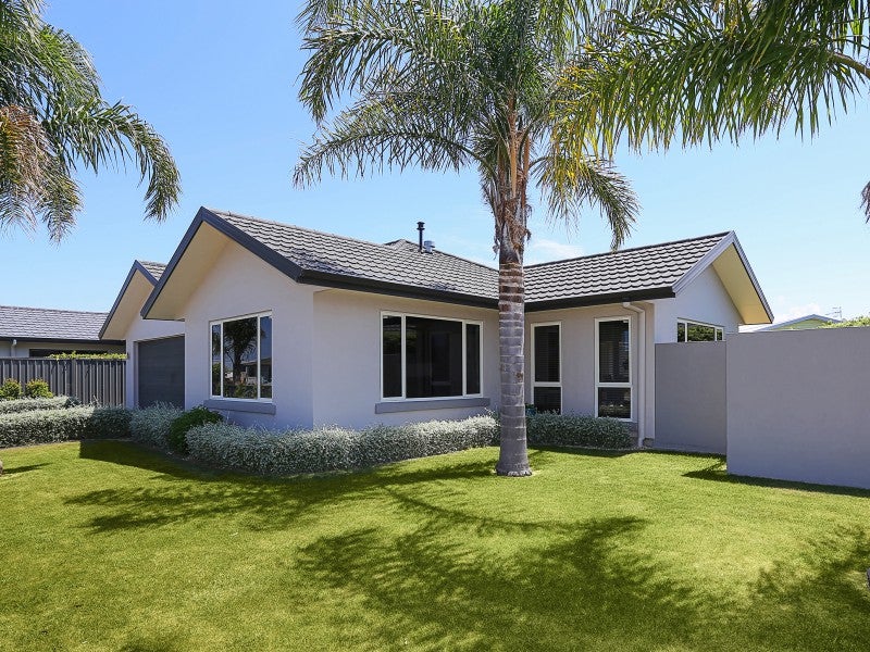 8 Tasman Drive, Poraiti, Napier - Carousel 1