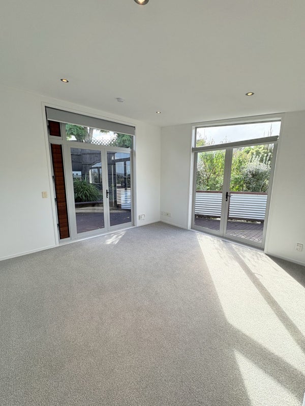86 Parr Terrace, Castor Bay, Auckland - Carousel 2