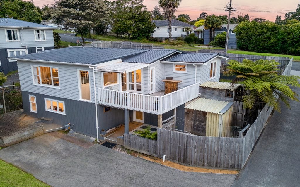 7 Norman Road, Titirangi, Auckland - Carousel 1