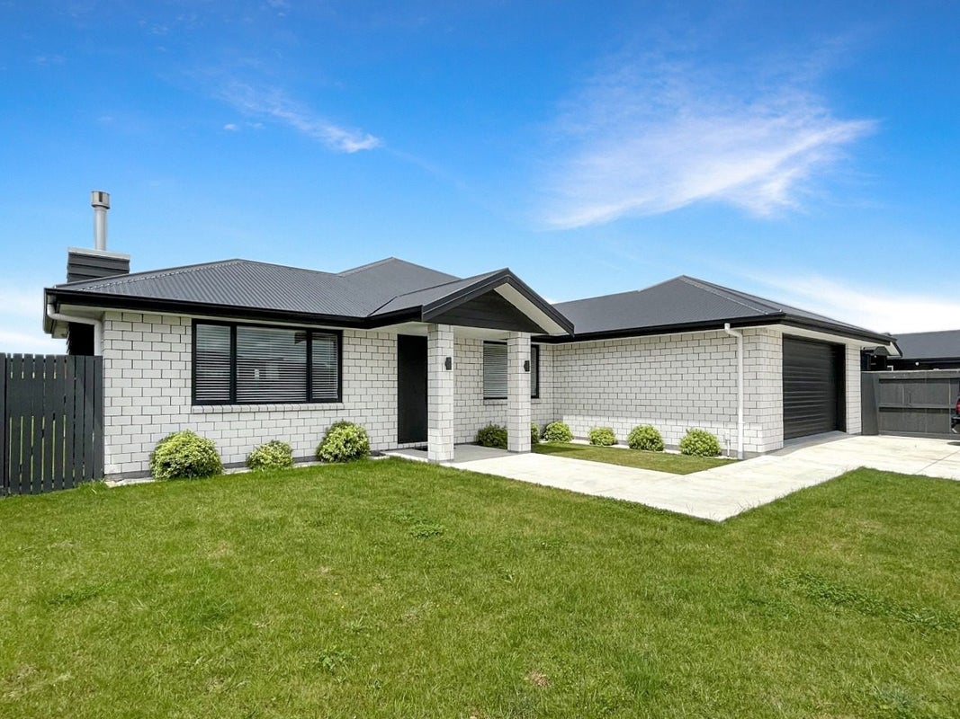 104 Johnstone Drive, Fitzherbert, Palmerston North - Carousel 1