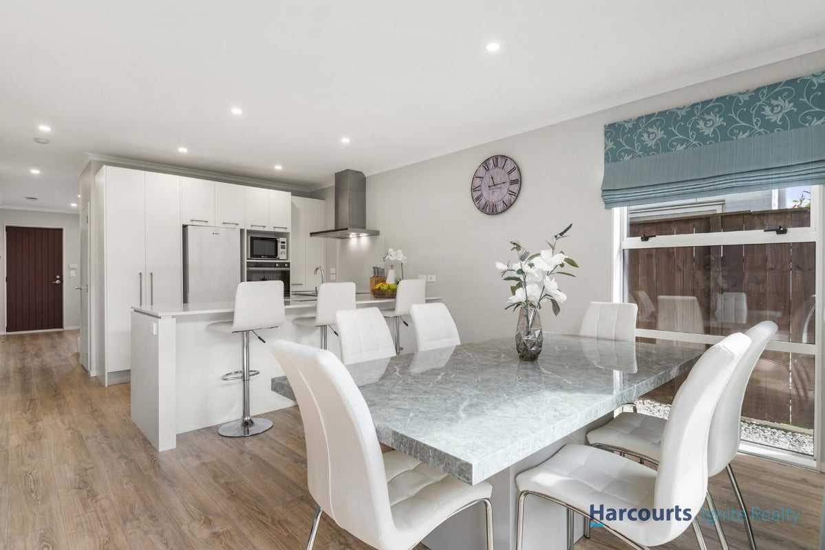 7 Samuel Cassidy Avenue, Swanson, Auckland - Carousel 1