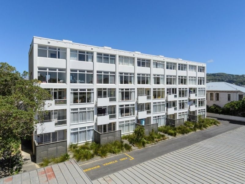 12/4 Claremont Grove, Mount Victoria, Wellington - Carousel 1