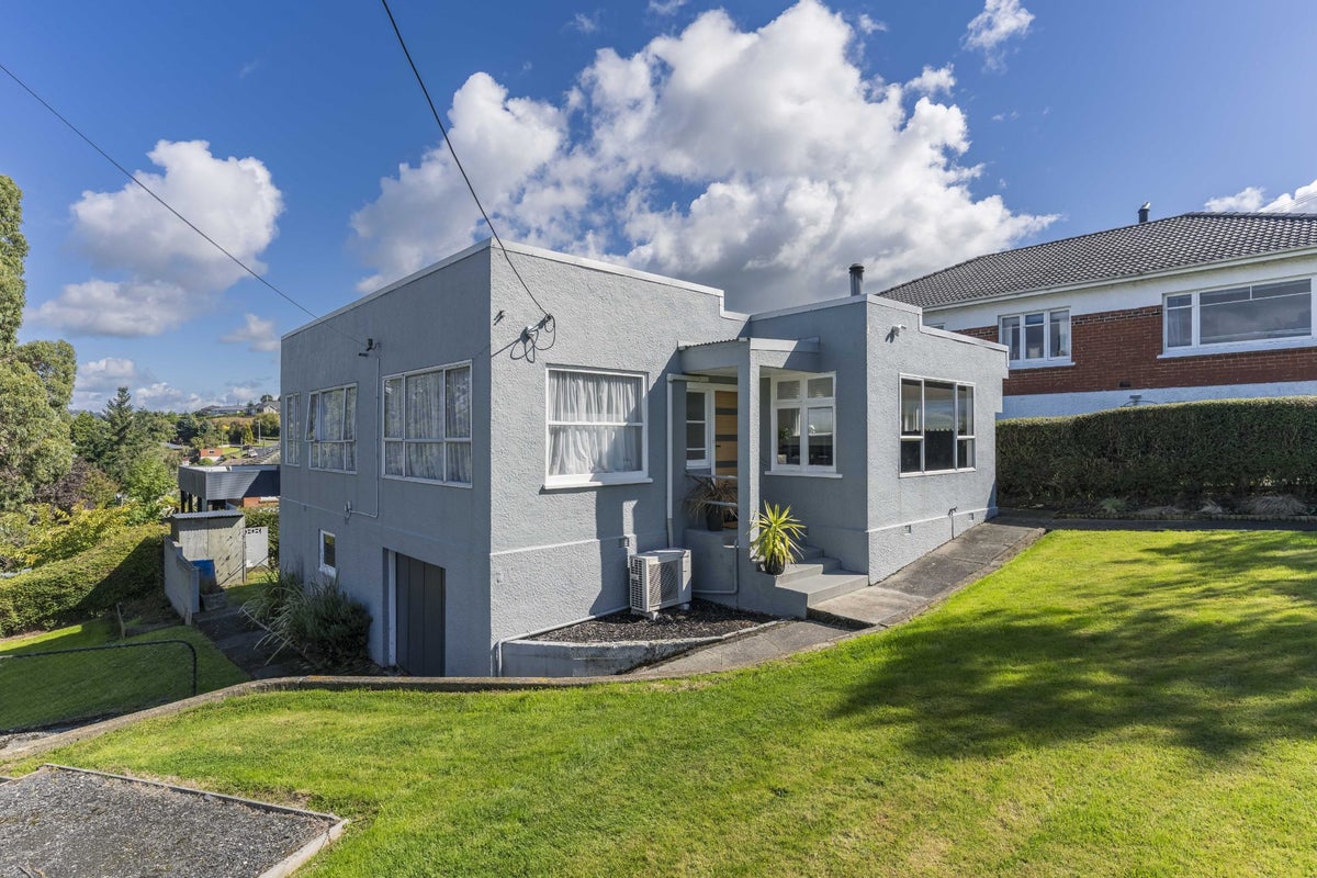 16 Abbotsford Road, Green Island, Dunedin - Carousel 1