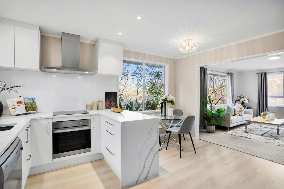 31 Sun Valley, Hatfields Beach, Orewa - Carousel 1