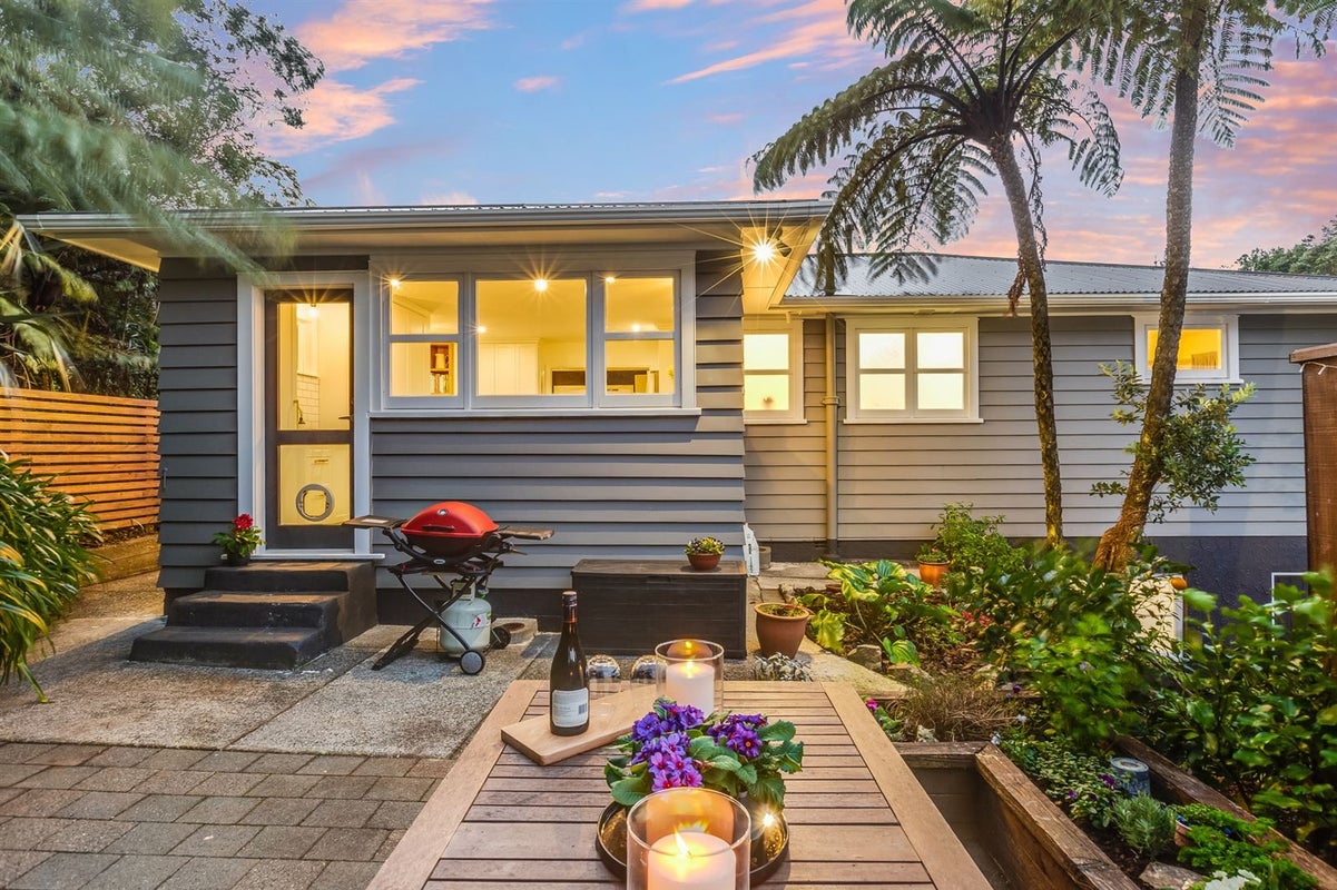 21 Mahoe Street, Tawa, Wellington - Carousel 32