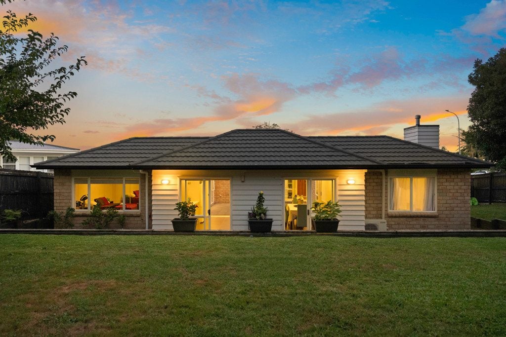 18A Stratford Rd, Alfriston, Manukau - Carousel 1