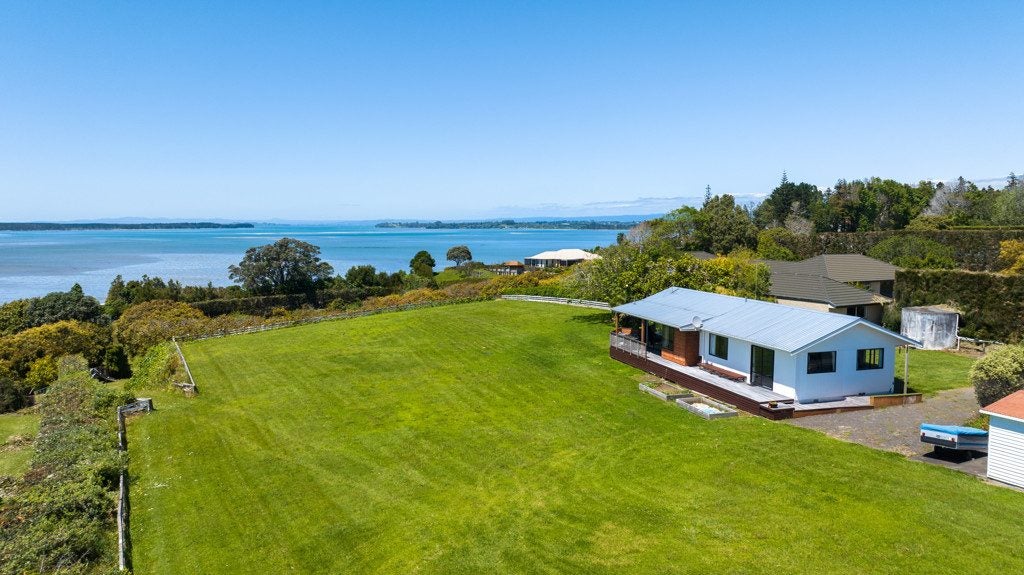 133A Athenree Road, Athenree, Waihi Beach - Carousel 23