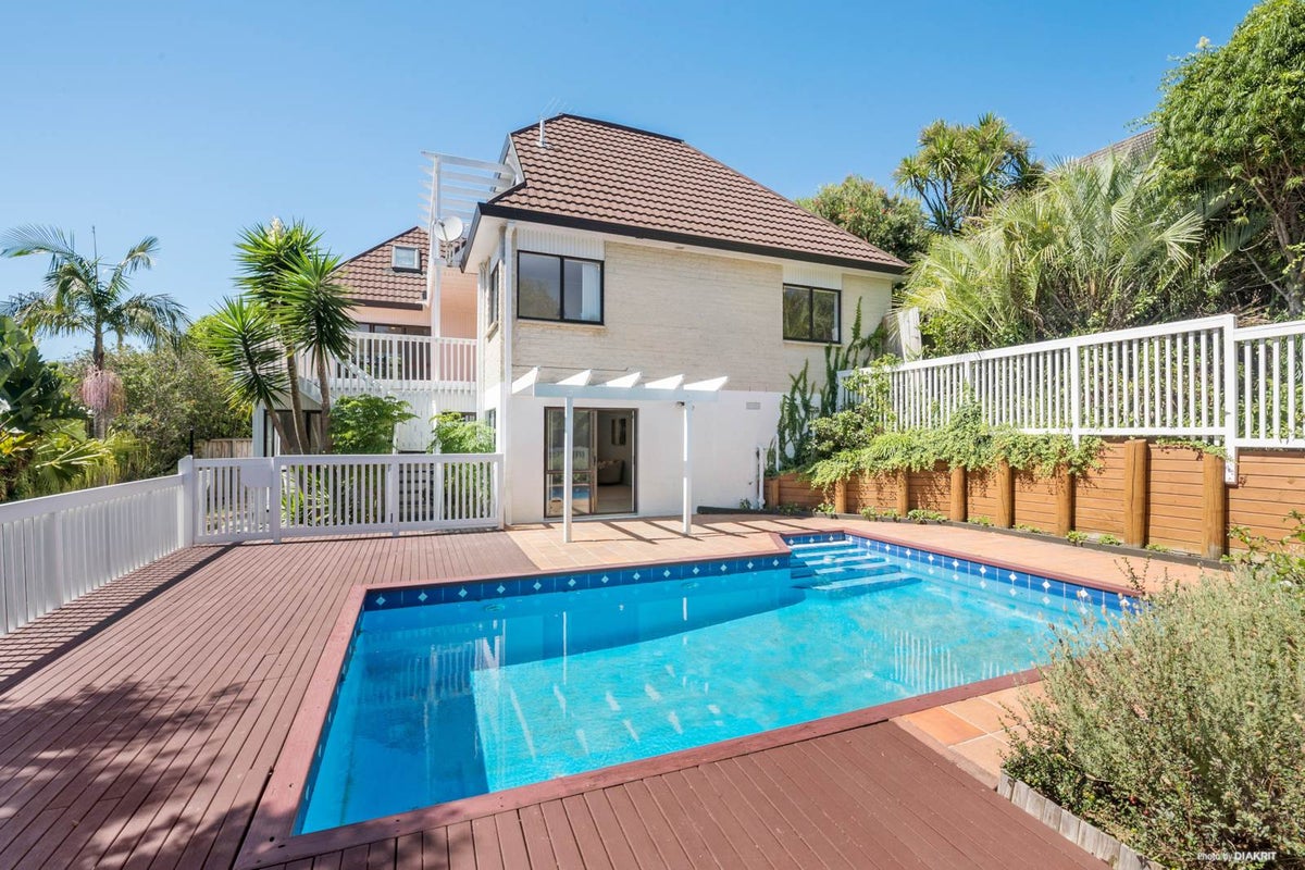 4 Bellbird Rise, Murrays Bay, Auckland - Carousel 2
