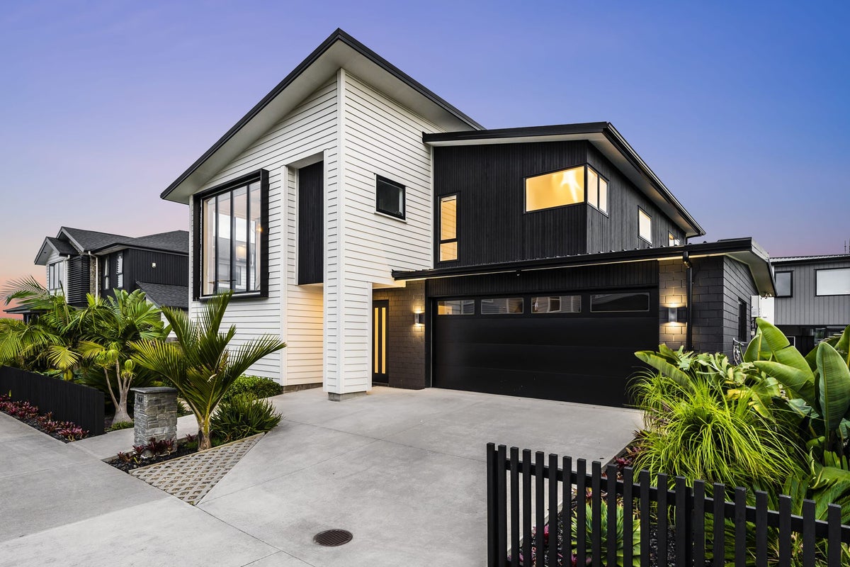 44 Tai Crescent, Hobsonville, Auckland - Carousel 1