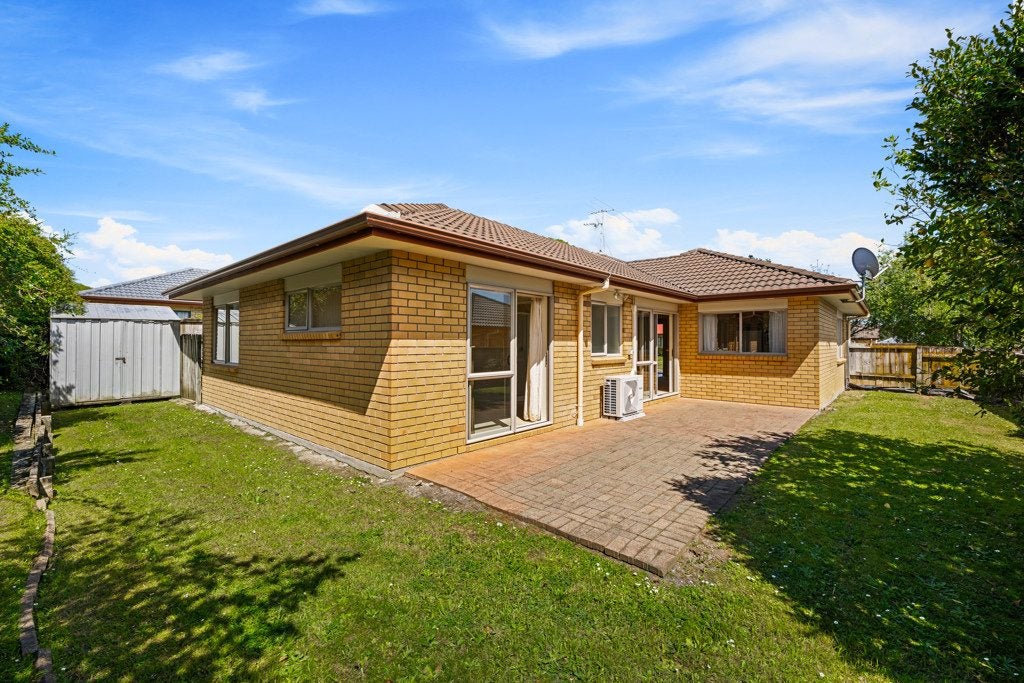 12 Richfield Crescent, Westgate, Auckland - Carousel 2