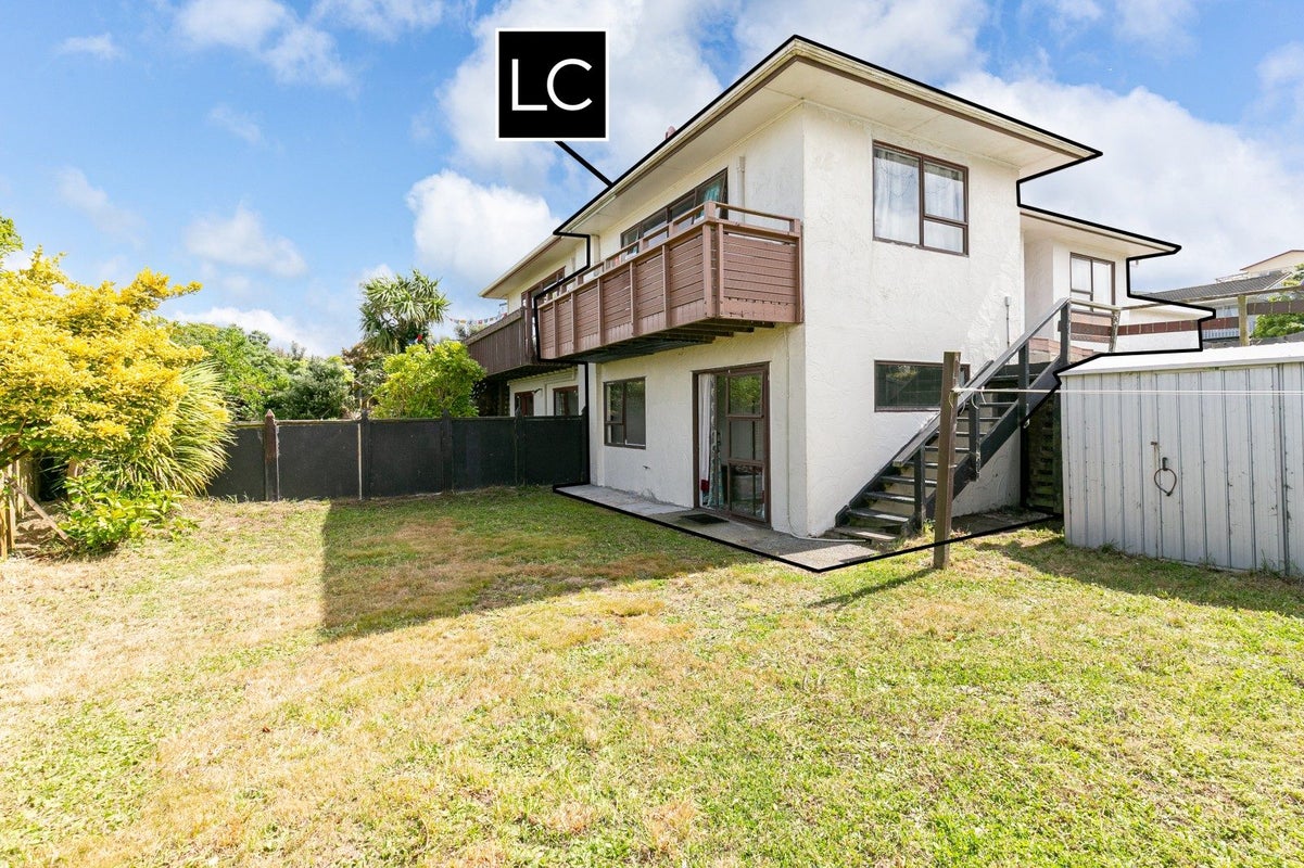 40A Somes Crescent, Newlands, Wellington - Carousel 2