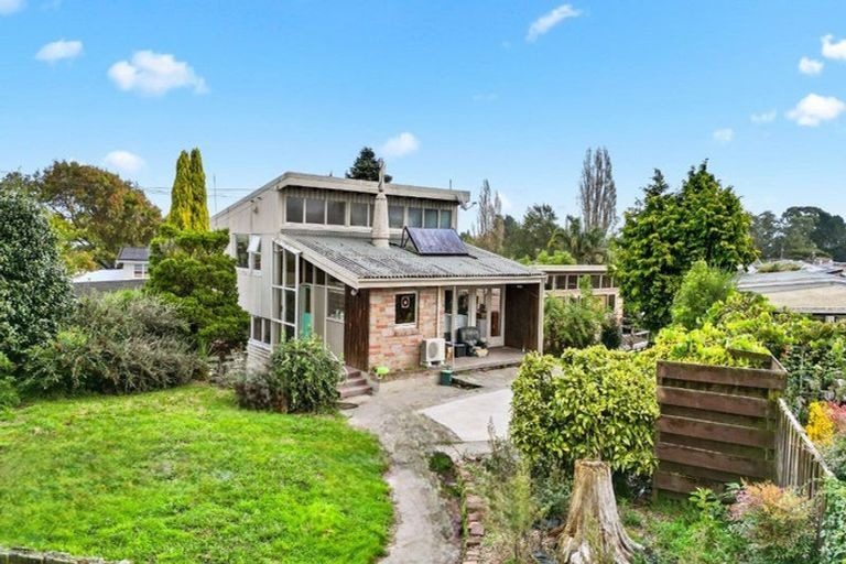 25 Queenwood Avenue, Queenwood, Hamilton - Carousel 1