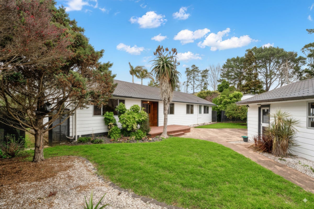 24 Oakmont Place, Wattle Downs, Auckland - Carousel 2