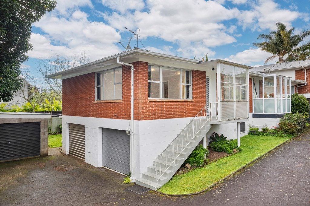 1/8A Allendale Road, Mount Albert, Auckland - Carousel 1