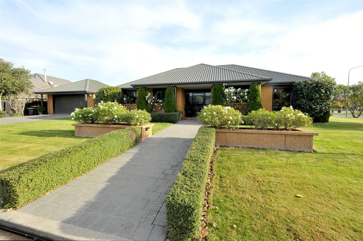 2 van Dieman Close, Templeton, Christchurch - Carousel 1